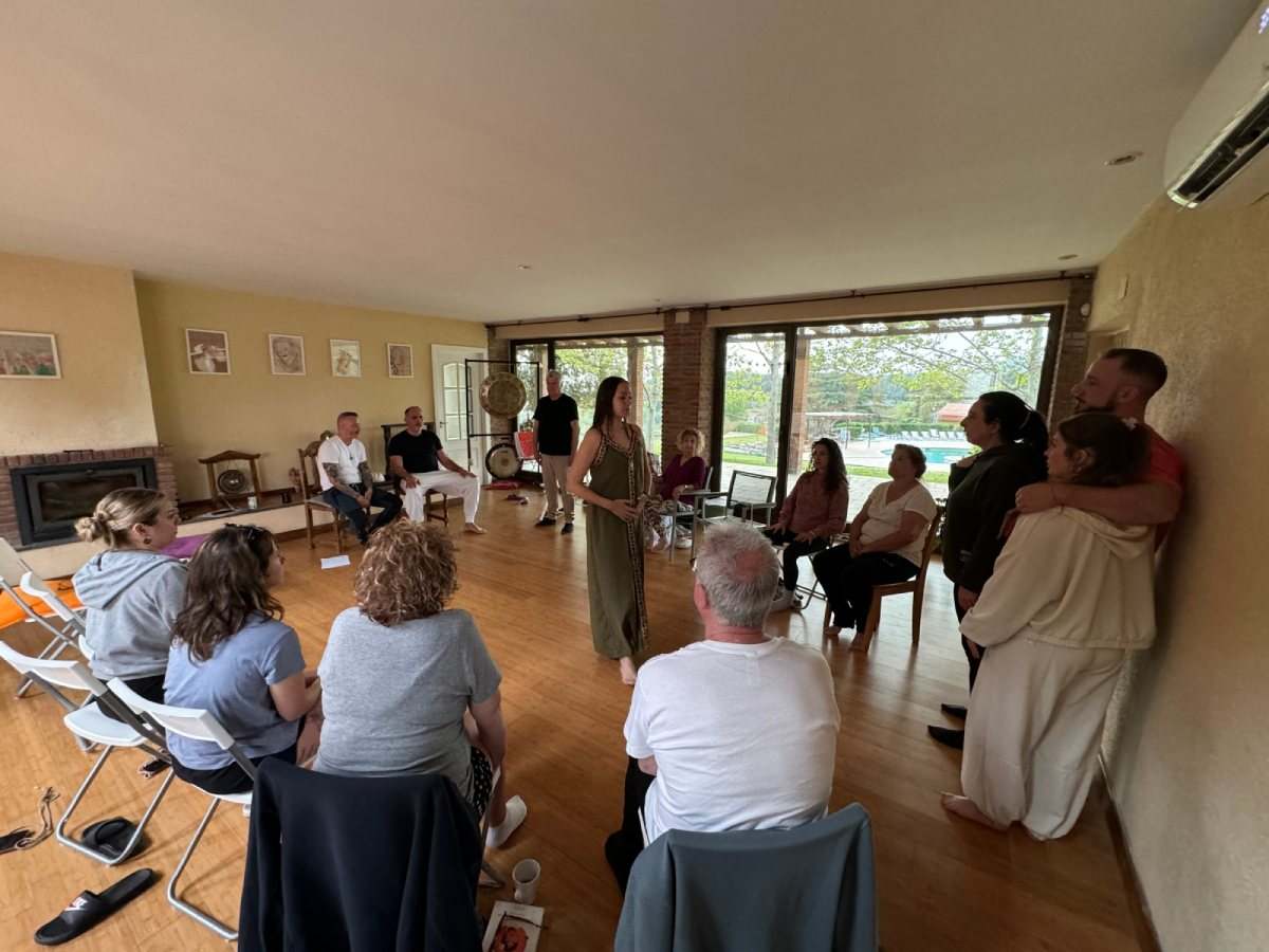 CONSTELACIONES FAMILIARES Y AKASHICAS